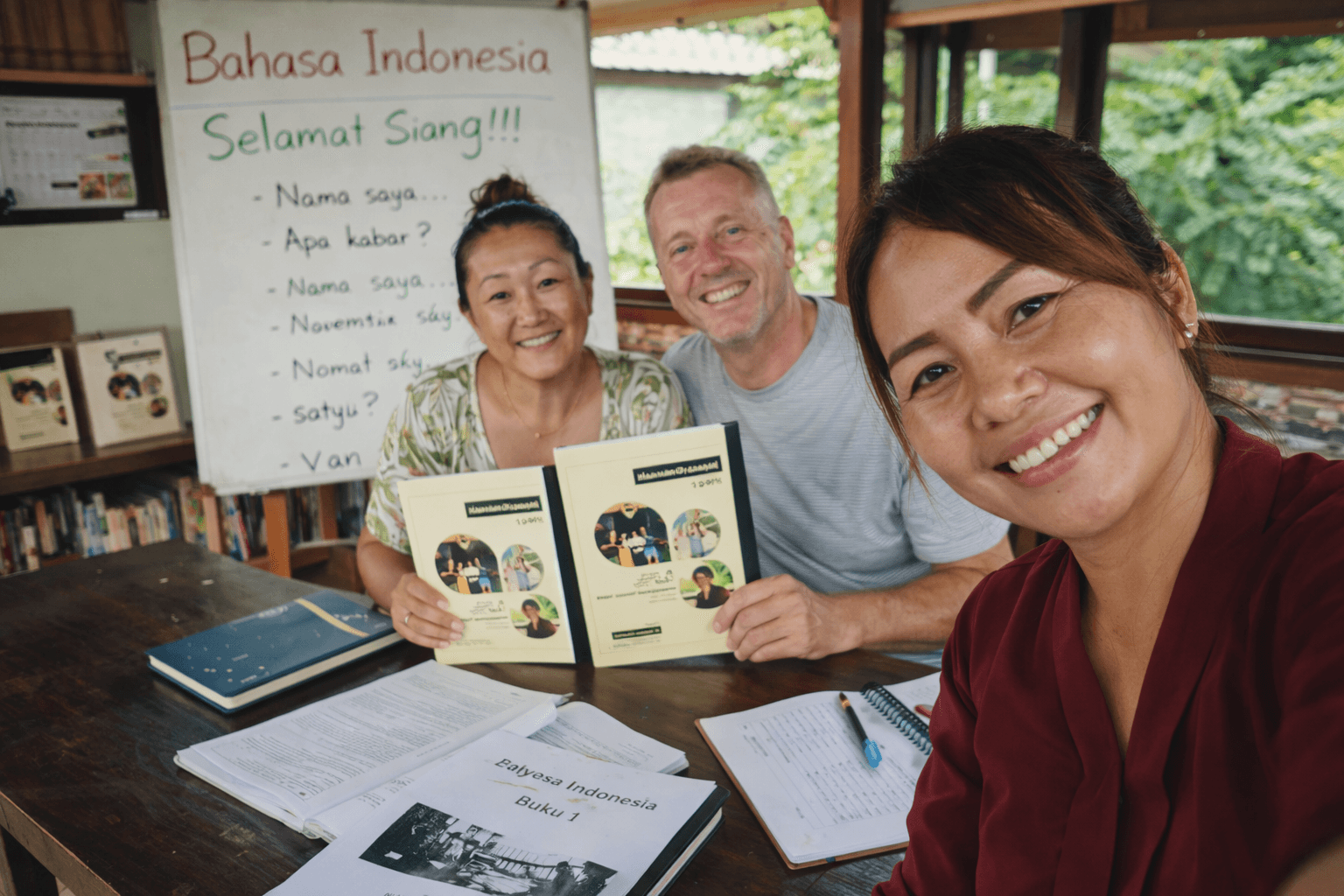 Bahasa Indonesia & Bahasa Bali
